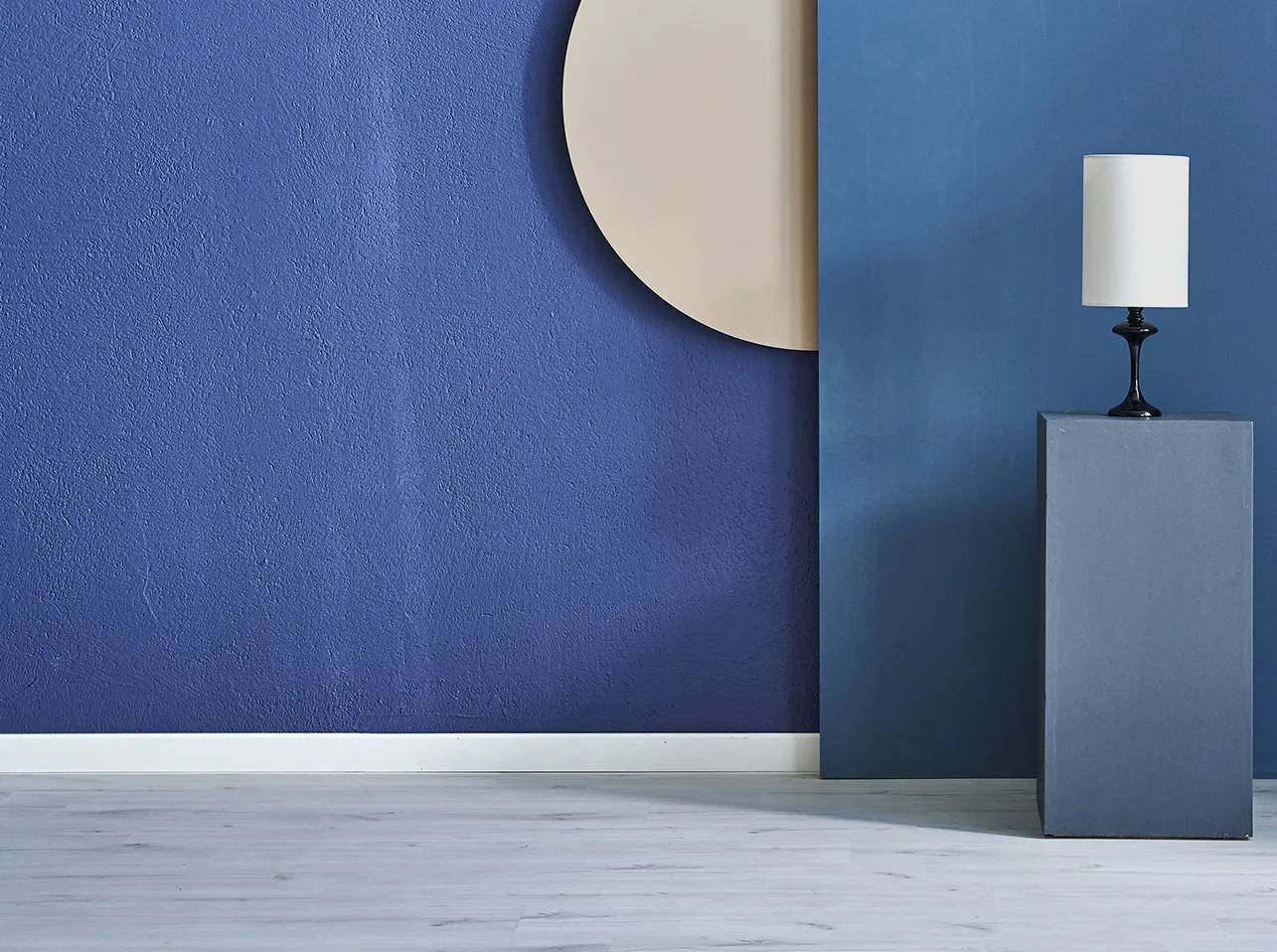 Baseboards in polystyrene model UPSOLU UP213, moisture-resistant, non-deforming, paintable, applied with adhesive for Floor or Wall.