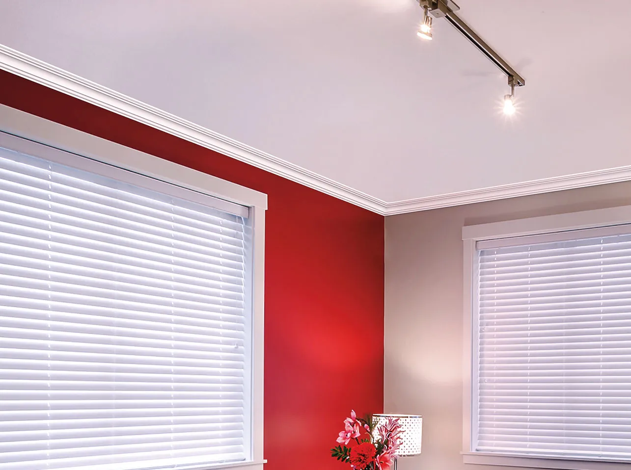 Frame model UPSOLU UP22 for ceiling or wall in polystyrene, applied with adhesive, moisture-resistant.